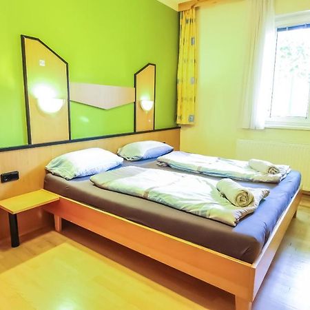 Private Double Bed Room With Bathroom Βιέννη Εξωτερικό φωτογραφία