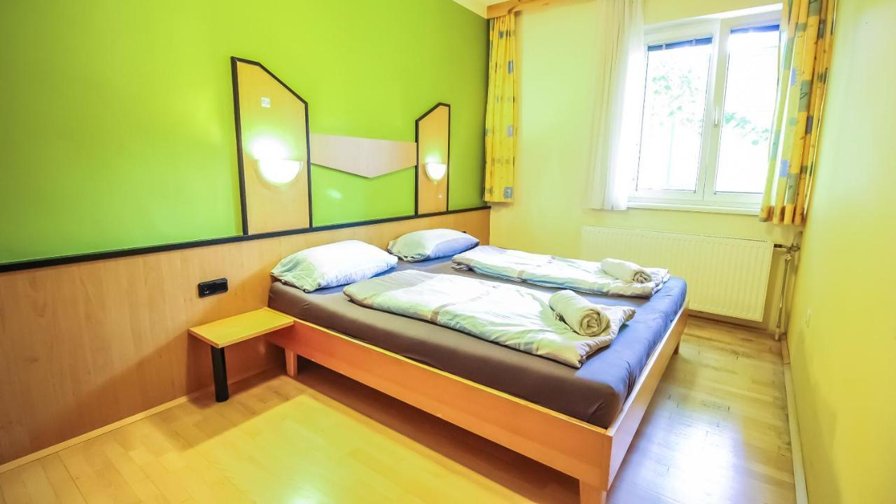 Private Double Bed Room With Bathroom Βιέννη Εξωτερικό φωτογραφία