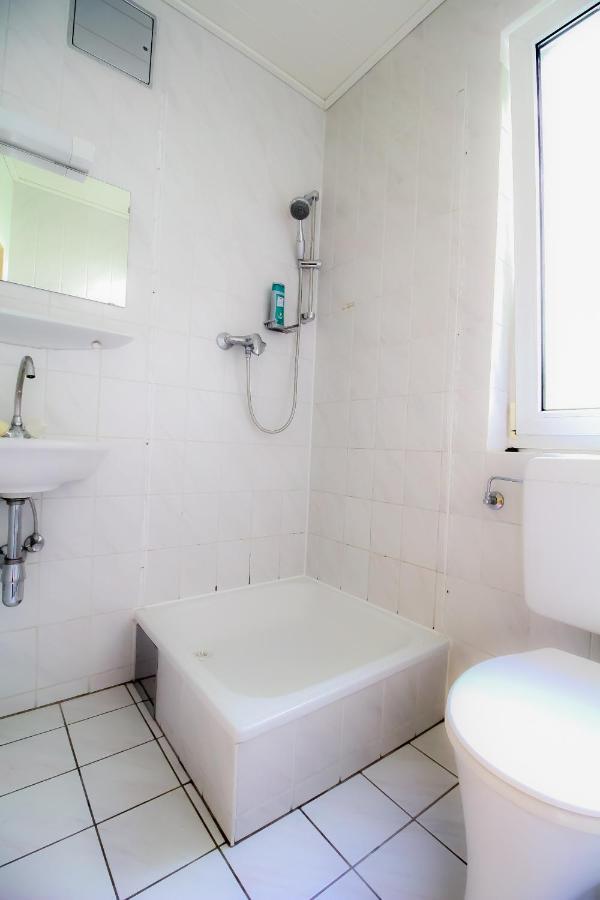 Private Double Bed Room With Bathroom Βιέννη Εξωτερικό φωτογραφία