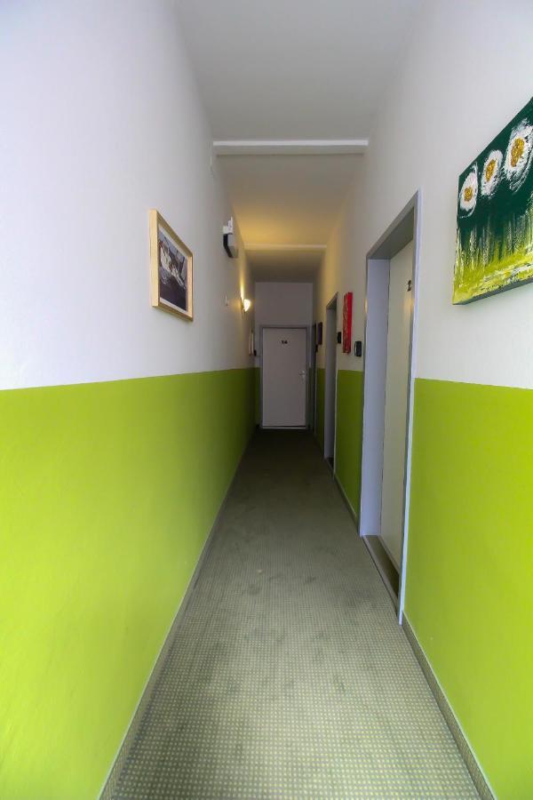 Private Double Bed Room With Bathroom Βιέννη Εξωτερικό φωτογραφία